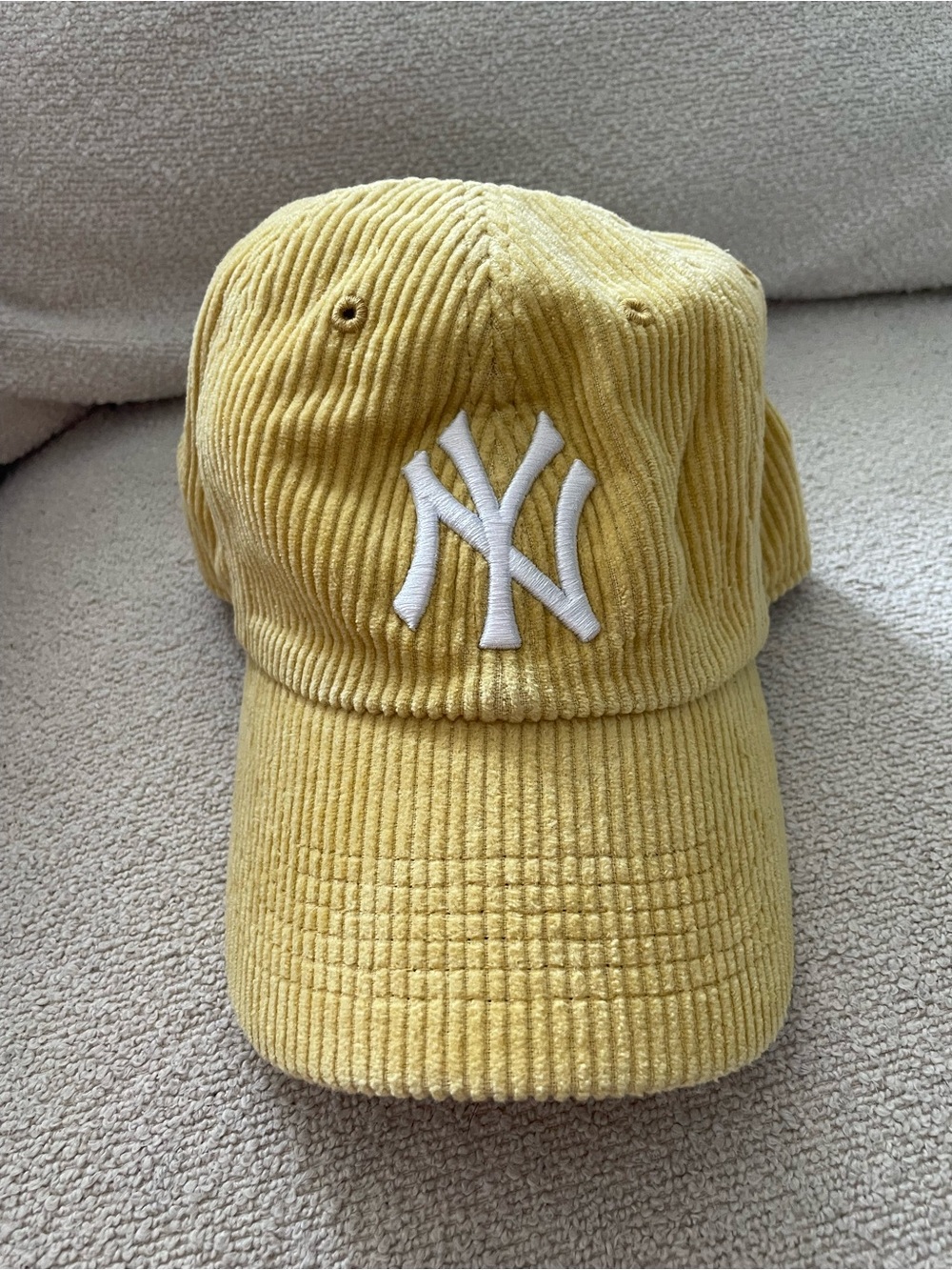 NWOT UO Exclusive Yellow Corduroy Yankees Cap ⚾️